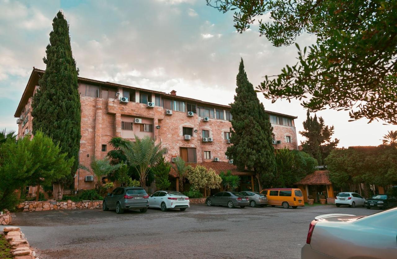 Al Joude Hotel Ирбид Экстерьер фото
